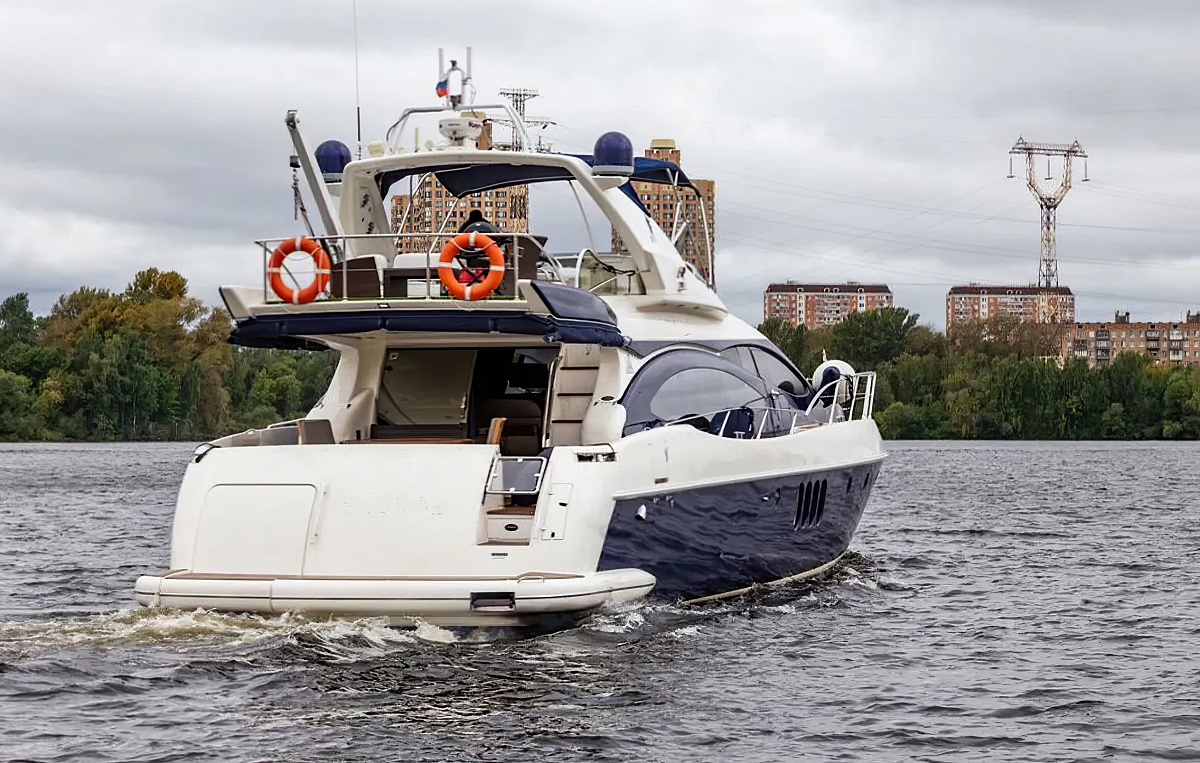Аренда моторной яхты Azimut 68 В Москве